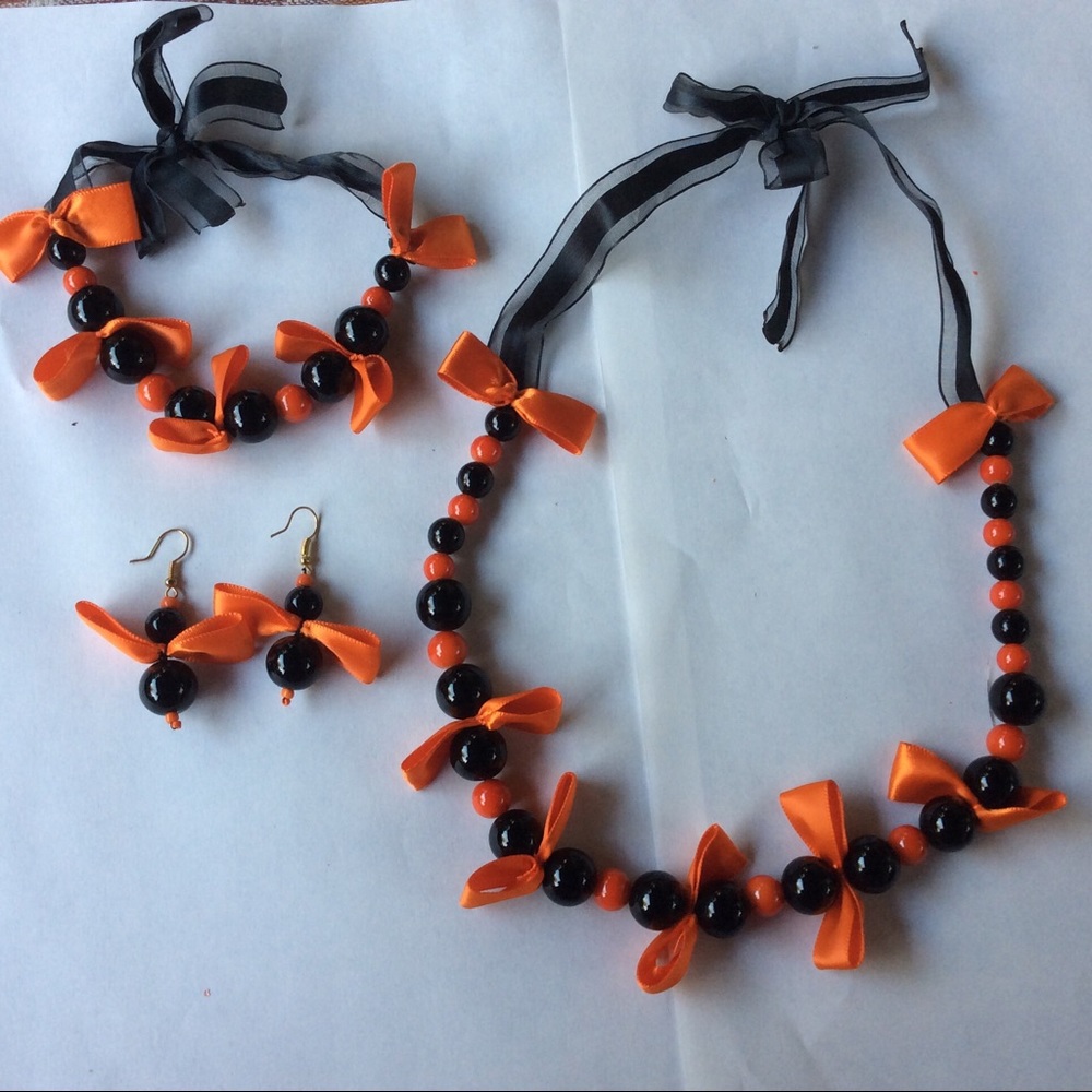Set Necklace,Bracelet, Earrings Black/Orange Beads